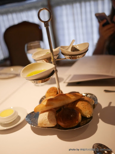 【食記】台北The Riviera Hotel 歐華酒店地中海牛排館@中山捷運MRT中山國小 : 口感絕佳~45天熟成極黑神戶肋眼牛排套餐,定情約會的好地方! 下午茶 中山區 區域 午餐 台北市 和牛 婚宴 捷運美食MRT&BRT 排餐 新聞與政治 晚餐 熟成 美式 西式 試吃試用業配文 豬排 豬腳 雞肉捲 飲食/食記/吃吃喝喝 