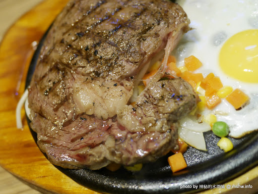 【食記】桃園Thickly Cut Steak 厚切牛排-桃園旗艦店-板橋亞東原創@桃園 : CP值不錯, 吃飽飽不用花大錢的平價牛排餐廳 下午茶 區域 午餐 吃到飽 排餐 晚餐 桃園市 美式 西式 豬排 鐵板料理 飲食/食記/吃吃喝喝 