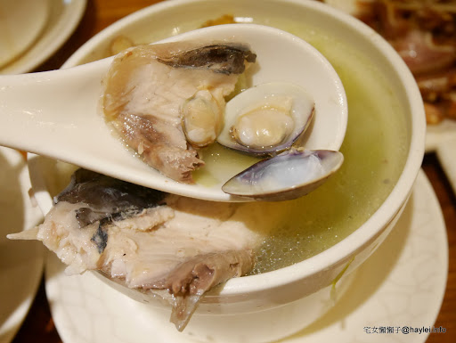 雙月食品社 養生美食台大醫院 湯清味美，料多到滿出來的捷運善導寺站附近的平價藥膳溫補首選！非凡電視推薦！外帶去探病或回家吃都很棒～超推麻油雞麵線、虱目魚肚蛤蜊雞湯、各式滷透透滷味跟肥嫩美味鮮蚵！ 中式料理 保養品分享 健康養身 飲食集錦 