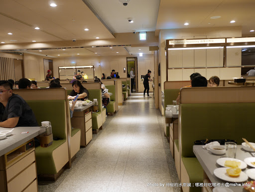 【食記】台中海底撈火鍋 HaidilaoTaiwan 教戰守則?@西屯大遠百-捷運BRT新光遠百 : 美甲.按摩.京劇變臉與貼心服務...這就是四川的餐飲業?不過價格都幫你加在菜單上了XD 中式 冰品 冰淇淋 區域 午餐 台中市 晚餐 海鮮 火鍋/鍋物 西屯區 飲食/食記/吃吃喝喝 麻辣 