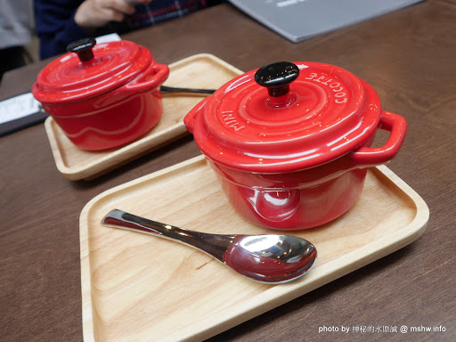 【食記】台中Wood Door 木門咖啡-Coffee, Waffle, Sandwich, Pasta, Dessert@南屯 : 環境舒適,食材用心,大份量義大利麵好食在! 下午茶 區域 午餐 南屯區 台中市 咖啡簡餐 早餐 晚餐 烤雞 糕餅烘培 義式 輕食 飲食/食記/吃吃喝喝 馬來西亞料理 麵食類 