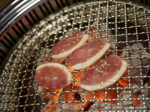 【食記】台中Iwate 岩手日式炭火燒肉@南屯公益路燒肉-捷運MRT溝仔墘 : 全程桌邊服務,肉質與技術兼具的巷弄美味 區域 南屯區 台中市 和牛 宵夜 居酒屋 捷運美食MRT&BRT 日式 晚餐 燒烤/燒肉 飲食/食記/吃吃喝喝 