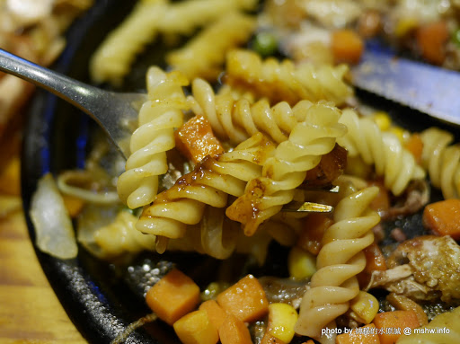 【食記】桃園Thickly Cut Steak 厚切牛排-桃園旗艦店-板橋亞東原創@桃園 : CP值不錯, 吃飽飽不用花大錢的平價牛排餐廳 下午茶 區域 午餐 吃到飽 排餐 晚餐 桃園市 美式 西式 豬排 鐵板料理 飲食/食記/吃吃喝喝 