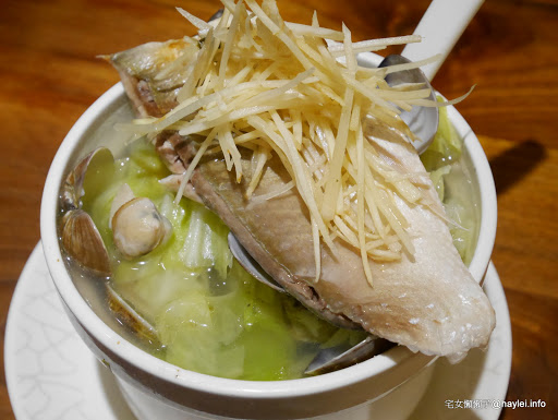 雙月食品社 養生美食台大醫院 湯清味美，料多到滿出來的捷運善導寺站附近的平價藥膳溫補首選！非凡電視推薦！外帶去探病或回家吃都很棒～超推麻油雞麵線、虱目魚肚蛤蜊雞湯、各式滷透透滷味跟肥嫩美味鮮蚵！ 中式料理 保養品分享 健康養身 飲食集錦 