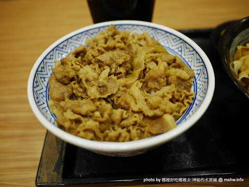 【食記】台中吉野家 Yoshinoya 公益店@西區草悟道&市民大道 : 經營多年的老字號空虛丼飯, 口味有進步, 可還是吃不飽 區域 午餐 台中市 咖哩 定食 宵夜 日式 晚餐 蓋飯/丼飯 西區 飲食/食記/吃吃喝喝 