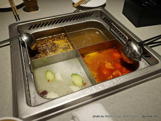 【食記】台中海底撈火鍋 HaidilaoTaiwan 教戰守則?@西屯大遠百-捷運BRT新光遠百 : 美甲.按摩.京劇變臉與貼心服務...這就是四川的餐飲業?不過價格都幫你加在菜單上了XD 中式 冰品 冰淇淋 區域 午餐 台中市 晚餐 海鮮 火鍋/鍋物 西屯區 飲食/食記/吃吃喝喝 麻辣 