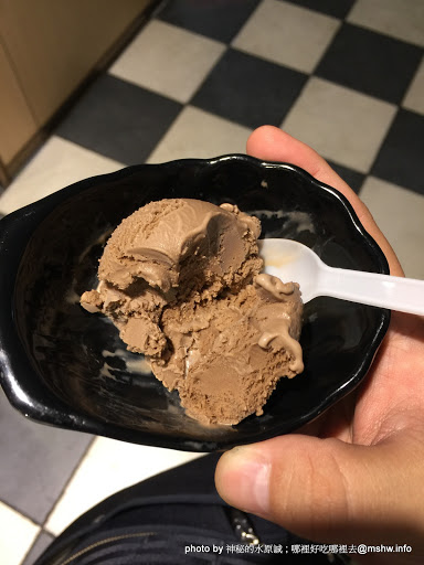 【食記】台中海底撈火鍋 HaidilaoTaiwan 教戰守則?@西屯大遠百-捷運BRT新光遠百 : 美甲.按摩.京劇變臉與貼心服務...這就是四川的餐飲業?不過價格都幫你加在菜單上了XD 中式 冰品 冰淇淋 區域 午餐 台中市 晚餐 海鮮 火鍋/鍋物 西屯區 飲食/食記/吃吃喝喝 麻辣 