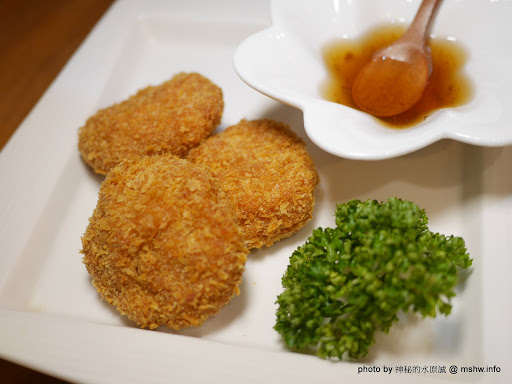 【食記】台中店小二串燒vs燒肉&異國料理(忠明店) BBQ&Cuisine&Beers@西區向上市場&開原橋 : 大隱隱於市, 口味實在真功夫, 晚餐時段也能心滿意足!! 中式 串燒 區域 台中市 台式 合菜 宵夜 小吃 居酒屋 川菜 日式 晚餐 泰式 漢堡 烤雞 無國界 燒烤/燒肉 蒙古料理 西區 韓式 飲食/食記/吃吃喝喝 鴨肉 