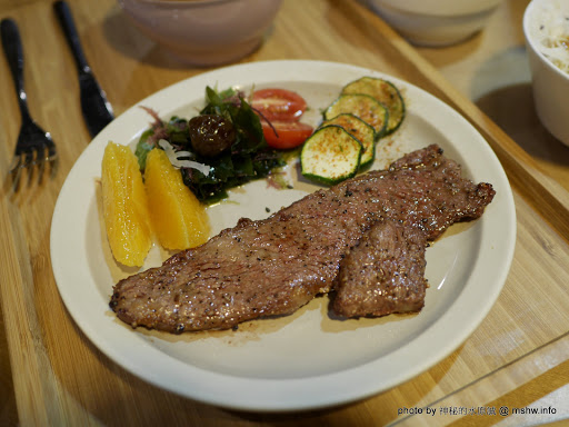 【食記】台中秋刀闘肥牛-極旨丼飯專賣店 SAURY&BEEF Restaurent＠西屯永豐棧酒店&大安公園-捷運BRT頂何厝 : 料理堅持與品質兼顧, 物超所值的海陸美味 區域 午餐 台中市 定食 捷運美食MRT&BRT 日式 晚餐 海鮮 牛排 蓋飯/丼飯 西屯區 雞排 飲食/食記/吃吃喝喝 