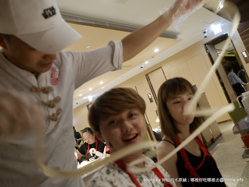 【食記】台中海底撈火鍋 HaidilaoTaiwan 教戰守則?@西屯大遠百-捷運BRT新光遠百 : 美甲.按摩.京劇變臉與貼心服務...這就是四川的餐飲業?不過價格都幫你加在菜單上了XD 中式 冰品 冰淇淋 區域 午餐 台中市 晚餐 海鮮 火鍋/鍋物 西屯區 飲食/食記/吃吃喝喝 麻辣 