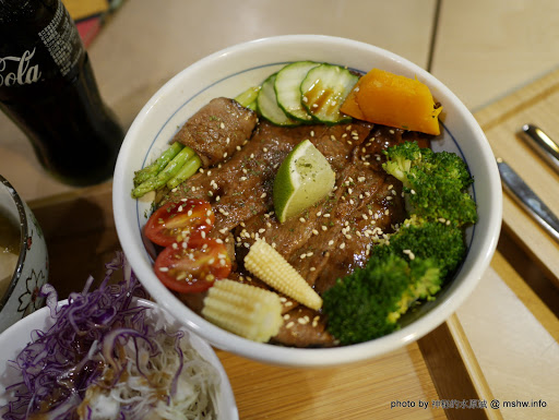 【食記】台中秋刀闘肥牛-極旨丼飯專賣店 SAURY&BEEF Restaurent＠西屯永豐棧酒店&大安公園-捷運BRT頂何厝 : 料理堅持與品質兼顧, 物超所值的海陸美味 區域 午餐 台中市 定食 捷運美食MRT&BRT 日式 晚餐 海鮮 牛排 蓋飯/丼飯 西屯區 雞排 飲食/食記/吃吃喝喝 