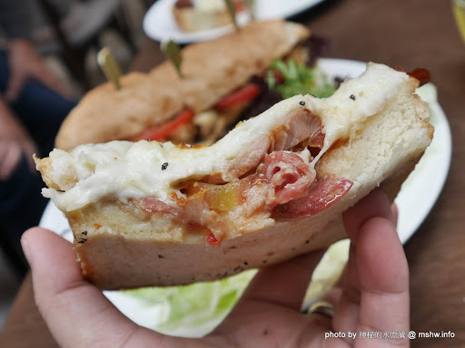 【食記】台中Wood Door 木門咖啡-Coffee, Waffle, Sandwich, Pasta, Dessert@南屯 : 環境舒適,食材用心,大份量義大利麵好食在! 下午茶 區域 午餐 南屯區 台中市 咖啡簡餐 早餐 晚餐 烤雞 糕餅烘培 義式 輕食 飲食/食記/吃吃喝喝 馬來西亞料理 麵食類 
