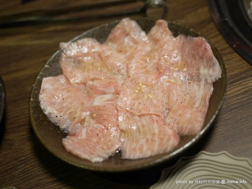 【食記】台中Iwate 岩手日式炭火燒肉@南屯公益路燒肉-捷運MRT溝仔墘 : 全程桌邊服務,肉質與技術兼具的巷弄美味 區域 南屯區 台中市 和牛 宵夜 居酒屋 捷運美食MRT&BRT 日式 晚餐 燒烤/燒肉 飲食/食記/吃吃喝喝 