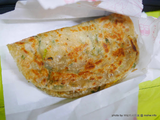 【食記】台北737巷蟹老闆古早味純手工蔥油餅.蔥抓餅@內湖737夜市捷運MRT港墘站 : 外送美味輕鬆到手,餅皮新配方,吃起來更滿足 下午茶 中式 內湖區 區域 台北市 台式 外送 宵夜 小吃 捷運美食MRT&BRT 晚餐 輕食 飲食/食記/吃吃喝喝 麵食類 