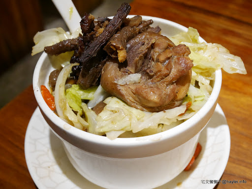 雙月食品社 養生美食台大醫院 湯清味美，料多到滿出來的捷運善導寺站附近的平價藥膳溫補首選！非凡電視推薦！外帶去探病或回家吃都很棒～超推麻油雞麵線、虱目魚肚蛤蜊雞湯、各式滷透透滷味跟肥嫩美味鮮蚵！ 中式料理 保養品分享 健康養身 飲食集錦 