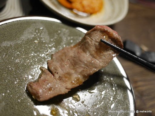 【食記】台中Iwate 岩手日式炭火燒肉@南屯公益路燒肉-捷運MRT溝仔墘 : 全程桌邊服務,肉質與技術兼具的巷弄美味 區域 南屯區 台中市 和牛 宵夜 居酒屋 捷運美食MRT&BRT 日式 晚餐 燒烤/燒肉 飲食/食記/吃吃喝喝 