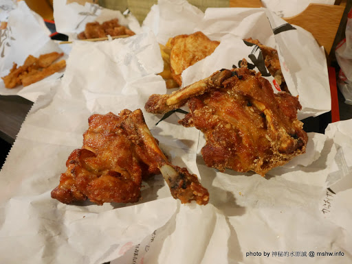 【食記】台北Rounin からあげ 浪人炸雞-丸龜名物-骨付鳥專賣店@中正博漢區相機街-捷運MRT台北車站 : 炸而不膩, 重口味的四國香川特產! 的確是還蠻好吃的呢! 午餐 台式 小吃 捷運美食MRT&BRT 日式 晚餐 未分類 炸雞 輕食 雞排 飲食/食記/吃吃喝喝 鹹酥雞類 