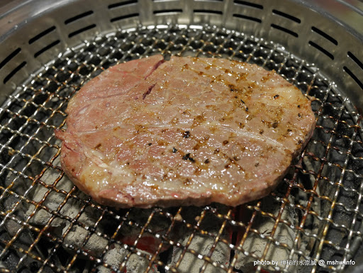 【食記】台中燒肉眾-精緻炭火燒肉/台中文心店@南屯家樂福-捷運MRT溝仔墘 : 價格輕鬆選,精緻路線的和牛燒肉吃到飽 冰品 區域 午餐 南屯區 台中市 吃到飽 和牛 宵夜 捷運美食MRT&BRT 日式 晚餐 燒烤/燒肉 飲食/食記/吃吃喝喝 