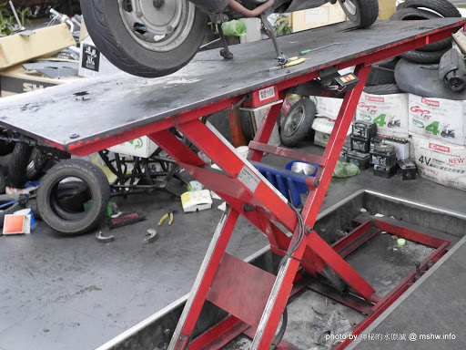 【生活】油之陸全合成酯類摩托車機油 US LUBE TORQUE RACING 4T 10W-40 @新加坡原裝的進口重機檔車專用機油,讓品質保護你的愛車 嗜好 新聞與政治 機研 汽車&自動車 試吃試用業配文 開箱 