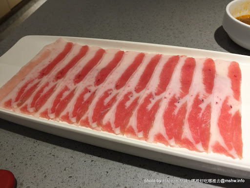 【食記】台中海底撈火鍋 HaidilaoTaiwan 教戰守則?@西屯大遠百-捷運BRT新光遠百 : 美甲.按摩.京劇變臉與貼心服務...這就是四川的餐飲業?不過價格都幫你加在菜單上了XD 中式 冰品 冰淇淋 區域 午餐 台中市 晚餐 海鮮 火鍋/鍋物 西屯區 飲食/食記/吃吃喝喝 麻辣 