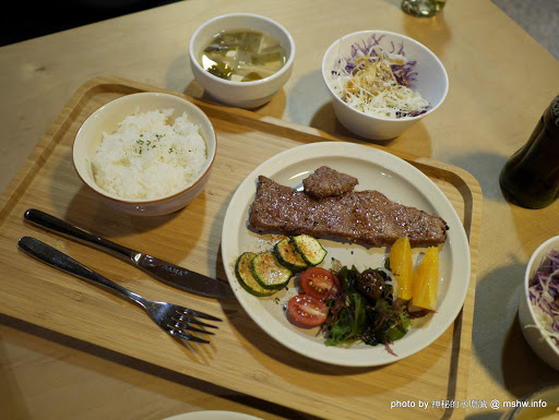 【食記】台中秋刀闘肥牛-極旨丼飯專賣店 SAURY&BEEF Restaurent＠西屯永豐棧酒店&大安公園-捷運BRT頂何厝 : 料理堅持與品質兼顧, 物超所值的海陸美味 區域 午餐 台中市 定食 捷運美食MRT&BRT 日式 晚餐 海鮮 牛排 蓋飯/丼飯 西屯區 雞排 飲食/食記/吃吃喝喝 