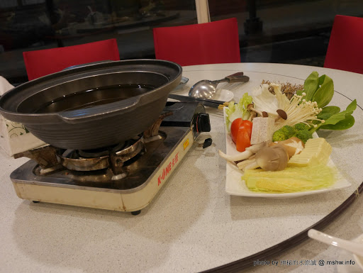 【景點】南投禪與松休閒養身會館@水里 : 最後的秘境?! 私人招待所變身檜木屋度假山莊 住宿 區域 南投縣 新聞與政治 旅行 旅館 景點 未分類 水里鄉 渡假村 試吃試用業配文 