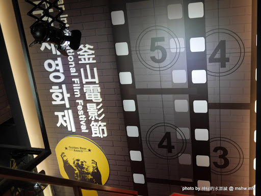 【食記】台中DoubleG 打啵G起司年糕鍋(台灣3號店)-釜山向上站地鐵主題餐廳@台中西區韓式料理 : 釜山電影節加持的鍋巴烤雞 區域 午餐 台中市 晚餐 烤雞 焗烤 石鍋 西區 起司&芝士 農產品料理 飲食/食記/吃吃喝喝 