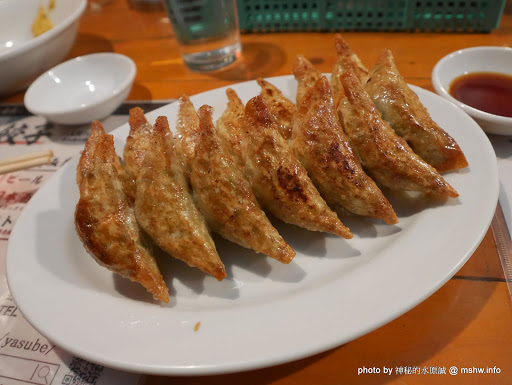 【食記】日本高知屋台餃子安兵衛-屋台安兵衛@日本四國-廿代町蓮池町通&高知橋 : 令人驚豔的美味餃子, 原來配啤酒是高知文化嗎?! 包子類 區域 四國 夜市小吃 宵夜 小吃 居酒屋 日式 日本(Japan) 晚餐 未分類 水餃&煎餃&鍋貼 飲食/食記/吃吃喝喝 高知市 高知縣 