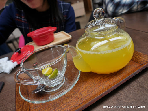 【食記】台中Wood Door 木門咖啡-Coffee, Waffle, Sandwich, Pasta, Dessert@南屯 : 環境舒適,食材用心,大份量義大利麵好食在! 下午茶 區域 午餐 南屯區 台中市 咖啡簡餐 早餐 晚餐 烤雞 糕餅烘培 義式 輕食 飲食/食記/吃吃喝喝 馬來西亞料理 麵食類 