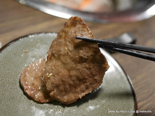 【食記】台中Iwate 岩手日式炭火燒肉@南屯公益路燒肉-捷運MRT溝仔墘 : 全程桌邊服務,肉質與技術兼具的巷弄美味 區域 南屯區 台中市 和牛 宵夜 居酒屋 捷運美食MRT&BRT 日式 晚餐 燒烤/燒肉 飲食/食記/吃吃喝喝 