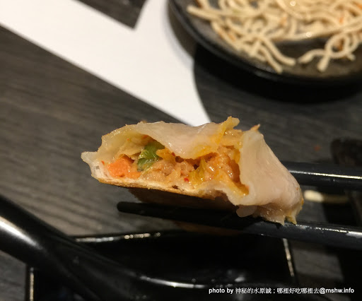 【食記】台中壹玖捌捌銷魂鍋貼專賣店@西區廣三SOGO百貨-捷運BRT科博館 : 荷包銷魂必點!?口味有待加強的彰化北斗知名鍋貼品牌 中式 區域 午餐 台中市 台式 小吃 晚餐 水餃&煎餃&鍋貼 西區 飲食/食記/吃吃喝喝 