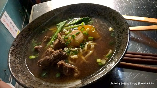 【食記】台中うし手打拉麵@北區一中商圈&中友百貨&中國醫學大學 : 宵夜要補一點?時間限定的傳統紅燒牛肉麵與藥膳雞腿麵 北區 區域 台中市 台式 宵夜 小吃 拉麵 日式 飲食/食記/吃吃喝喝 麵食類 