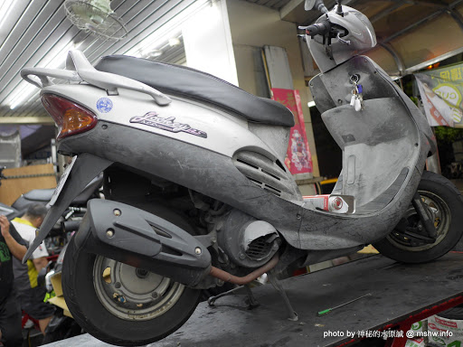 【生活】油之陸全合成酯類摩托車機油 US LUBE TORQUE RACING 4T 10W-40 @新加坡原裝的進口重機檔車專用機油,讓品質保護你的愛車 嗜好 新聞與政治 機研 汽車&自動車 試吃試用業配文 開箱 