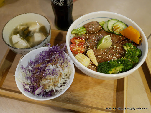 【食記】台中秋刀闘肥牛-極旨丼飯專賣店 SAURY&BEEF Restaurent＠西屯永豐棧酒店&大安公園-捷運BRT頂何厝 : 料理堅持與品質兼顧, 物超所值的海陸美味 區域 午餐 台中市 定食 捷運美食MRT&BRT 日式 晚餐 海鮮 牛排 蓋飯/丼飯 西屯區 雞排 飲食/食記/吃吃喝喝 