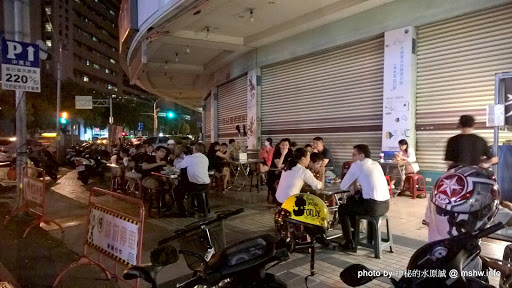 【食記】台中うし手打拉麵@北區一中商圈&中友百貨&中國醫學大學 : 宵夜要補一點?時間限定的傳統紅燒牛肉麵與藥膳雞腿麵 北區 區域 台中市 台式 宵夜 小吃 拉麵 日式 飲食/食記/吃吃喝喝 麵食類 