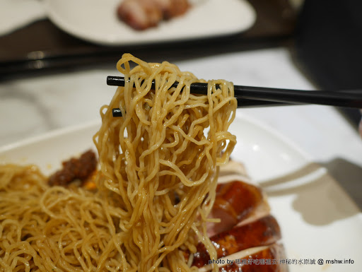 【食記】台中了凡香港油雞飯麵 Hawker Chan Taiwan J-Mall店@西屯米其林一條街&工業區-捷運BRT澄清醫院 : 米其林再度失靈!居然端得出冷的我也是醉了 下午茶 中式 便當/快餐 區域 午餐 台中市 小吃 捷運美食MRT&BRT 晚餐 未分類 港式 燒臘 米其林 Michelin 西屯區 雞肉飯 飲食/食記/吃吃喝喝 麵食類 