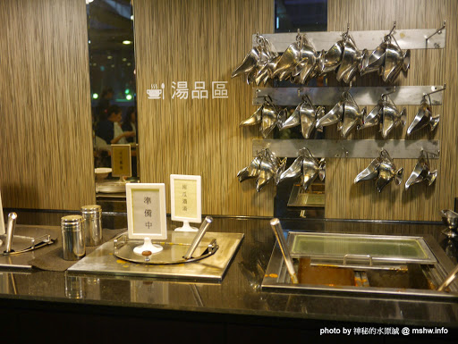 【食記】台中Joyful Steak House 饗厚牛排-台中東海店@龍井東海夜市捷運BRT坪頂 : 喔喔, 原來岩燒也可以吃的很平價... 區域 午餐 台中市 台式 捷運美食MRT&BRT 排餐 晚餐 石板料理 自助吧 西式 豬排 雞排 飲食/食記/吃吃喝喝 龍井區 