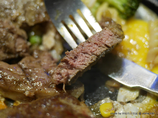 【食記】桃園Thickly Cut Steak 厚切牛排-桃園旗艦店-板橋亞東原創@桃園 : CP值不錯, 吃飽飽不用花大錢的平價牛排餐廳 下午茶 區域 午餐 吃到飽 排餐 晚餐 桃園市 美式 西式 豬排 鐵板料理 飲食/食記/吃吃喝喝 