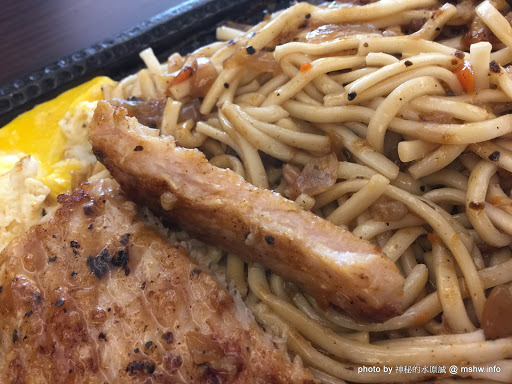 【食記】台中成功牛排@西區教育大學&模範市場 : 鐵板麵不錯吃~午餐CP值還可以! 區域 午餐 台中市 台式 小吃 晚餐 牛排 西區 豬排 鐵板料理 飲食/食記/吃吃喝喝 