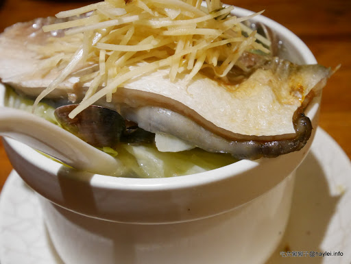 雙月食品社 養生美食台大醫院 湯清味美，料多到滿出來的捷運善導寺站附近的平價藥膳溫補首選！非凡電視推薦！外帶去探病或回家吃都很棒～超推麻油雞麵線、虱目魚肚蛤蜊雞湯、各式滷透透滷味跟肥嫩美味鮮蚵！ 中式料理 保養品分享 健康養身 飲食集錦 