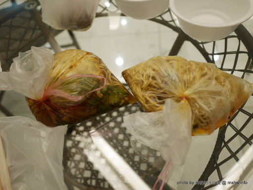 【食記】台中阿喜的店-地獄麻辣乾麵@中區臺中公園&萬代福影城&中華路觀光夜市 : 乏善可陳, 滿漢大餐會比較好吃些 中區 中式 區域 午餐 台中市 台式 夜市小吃 小吃 晚餐 牛肉麵 飲食/食記/吃吃喝喝 麵食類 麻辣 