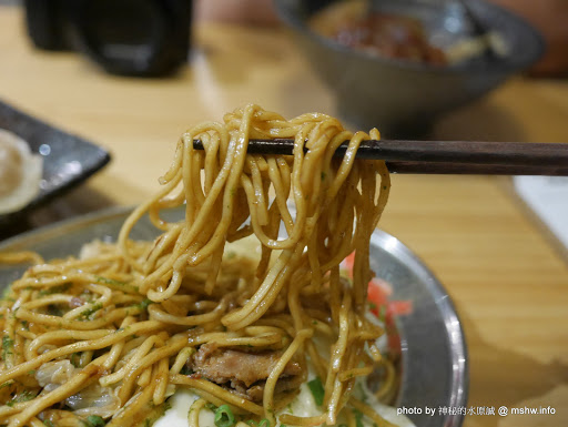 【食記】台中次男日食料理製作所@西區英才公園&台中二中-捷運BRT中正國小 : 激發你的黑暗原力!!這廚師從黑暗料理界來的? 下午茶 區域 台中市 台式 夜市小吃 宵夜 小吃 居酒屋 捷運美食MRT&BRT 日式 水餃&煎餃&鍋貼 炒泡麵 西區 輕食 速食 酒類 飲食/食記/吃吃喝喝 麵食類 