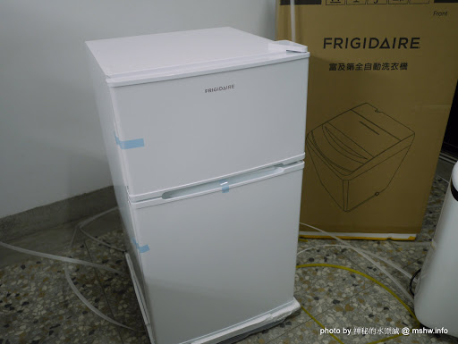 【數位3C】耐操好用省第一, 高CP值的租屋設備選擇~美國Frigidaire富及第白色家電 : 全自動洗衣機, 雙門冰箱, B式除濕機 3C/資訊/通訊/網路 嗜好 新聞與政治 生活 硬體 試吃試用業配文 開箱 