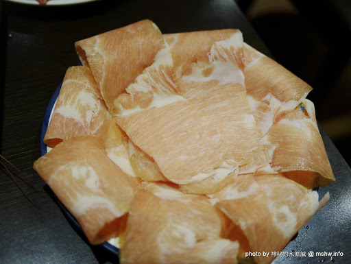 【食記】台北蒙古紅蒙古火鍋@大安捷運MRT國父紀念館 : 湯頭過癮,食材犯規,想吃道地蒙古鍋的...就是這裡啦! 中式 區域 午餐 台北市 吃到飽 大安區 宵夜 捷運美食MRT&BRT 晚餐 海鮮 火鍋/鍋物 蒙古料理 飲食/食記/吃吃喝喝 麻辣 