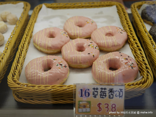 【食記】台中Siang Ning Beike Lemon Donuts 香檸貝克甜甜圈專賣-北屯同心店@北屯東山路 : 環境寬敞舒適, 甜點口感依舊, 還有新產品等著你喔!! 下午茶 北屯區 區域 午餐 台中市 台式 晚餐 甜點 糕餅烘培 西式 輕食 飲食/食記/吃吃喝喝 