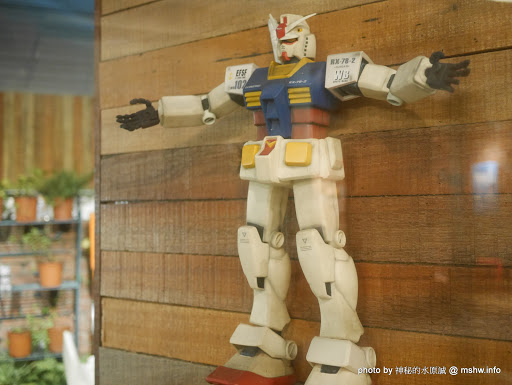 【食記】台中機器人餐廳?Robot Station 鐵皮駅飲食主題館@西區草悟道&經國大道 : 新裝潢新氣象,一同來享受美味的無國界創意料理 下午茶 區域 午餐 台中市 台式 披薩 晚餐 果汁 泰式 無國界 義式 西區 輕食 飲食/食記/吃吃喝喝 麵食類 