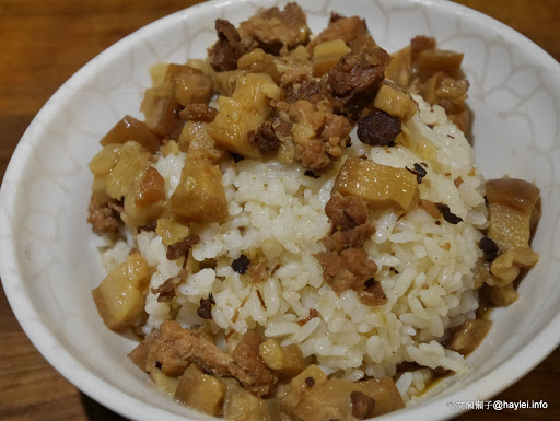 雙月食品社 養生美食台大醫院 湯清味美，料多到滿出來的捷運善導寺站附近的平價藥膳溫補首選！非凡電視推薦！外帶去探病或回家吃都很棒～超推麻油雞麵線、虱目魚肚蛤蜊雞湯、各式滷透透滷味跟肥嫩美味鮮蚵！ 中式料理 保養品分享 健康養身 飲食集錦 
