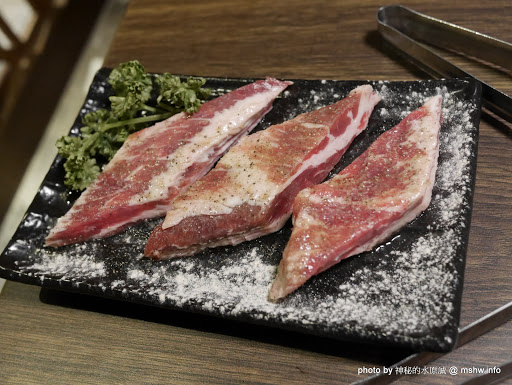 【食記】台中Iwate 岩手日式炭火燒肉@南屯公益路燒肉-捷運MRT溝仔墘 : 全程桌邊服務,肉質與技術兼具的巷弄美味 區域 南屯區 台中市 和牛 宵夜 居酒屋 捷運美食MRT&BRT 日式 晚餐 燒烤/燒肉 飲食/食記/吃吃喝喝 