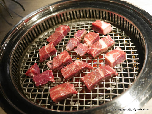 【食記】台中山鯨燒肉やきにくの專門店@北區簡愛汽車旅館 : 印月餐旅新品牌, 日韓合璧, 大份量高CP值, 滿足你對肉食的渴望!! 串燒 冰品 冰淇淋 北區 區域 台中市 和牛 宵夜 日式 晚餐 燒烤/燒肉 甜點 韓式 飲食/食記/吃吃喝喝 