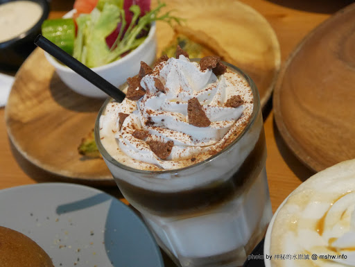 【食記】台北Pond Burger Cafe 早午餐.漢堡.輕食@信義國際會議中心&世界貿易中心-捷運MRT台北101/世貿 : 食材新鮮,口味創新,下午茶也能享受美味私房漢堡 下午茶 信義區 區域 午餐 台北市 咖啡簡餐 捷運美食MRT&BRT 早餐 晚餐 漢堡 甜點 糕餅烘培 美式 西式 輕食 飲食/食記/吃吃喝喝 